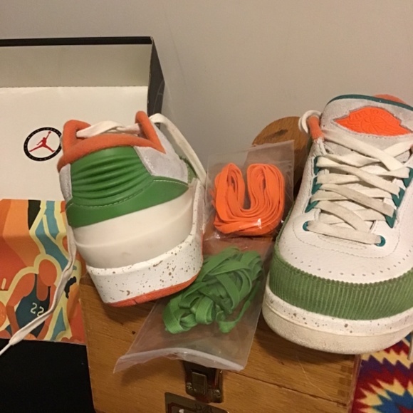 🔥 SALE 🔥Woman’s Air Jordan, size 5.5, like new, some wear, new shoe strings, - Picture 3 of 5